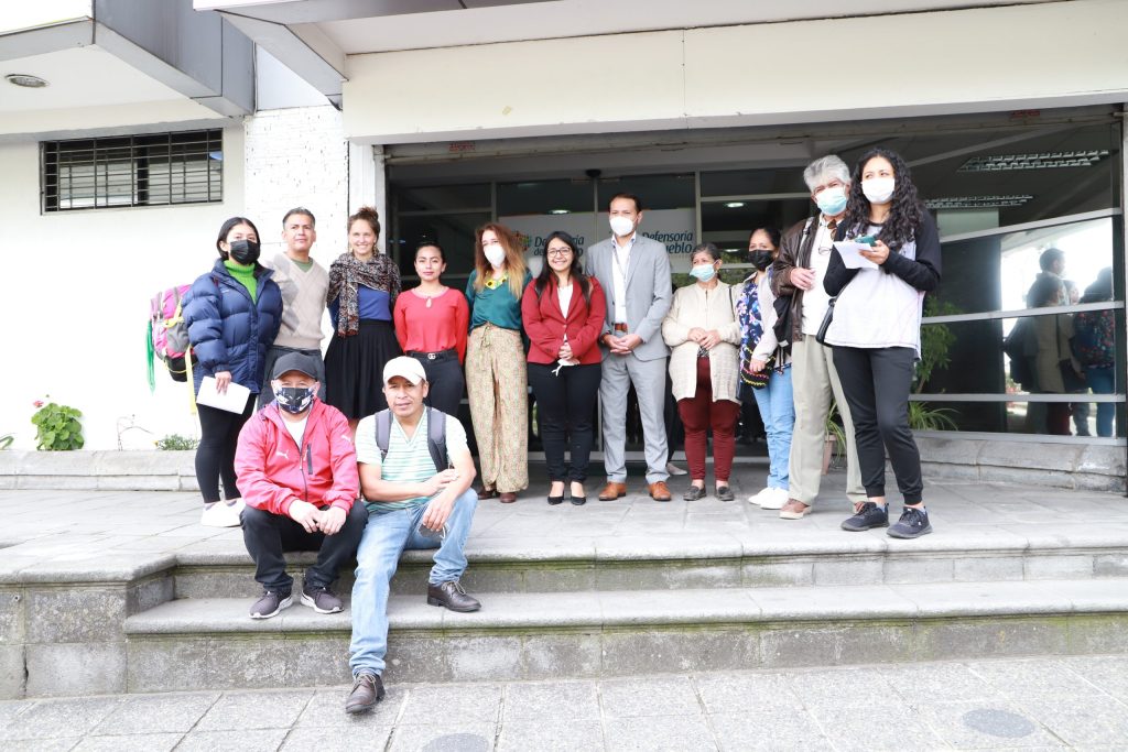 Rueda de prensa en exteriores de la Defensoría del Pueblo. Foto: Stefa Granada